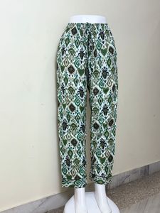 Pantalon en coton vert Boho Comfort Floral Ikat Taille élastique Coupe décontractée Pantalon droit Imprimé ethnique Lounge Ikat Taille florale - Product Image 3