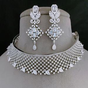 ชุดสร้อยคอเพทายประกายแวววาวพร้อมต่างหูสำหรับงานแต่งงานงานหมั้นชุดสำหรับผู้หญิง - Product Image 1
