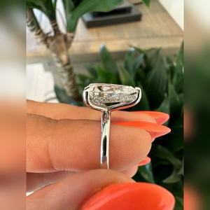 Anillo de Compromiso con Diamante de Laboratorio de Corte Pera de 4.00CT con Halo Oculto, Precio de Fábrica, Proveedor al por Mayor - Product Image 3