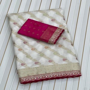 Sari de Seda Dola VASTRA COTTAGE con Bordado, Cordón, Lentejuelas, Trabajo de Hilo, Borde Meenakari, Tejido Zari en el Cuerpo y Blusa en Contraste - Product Image 6