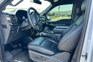 PRÊT À CONDUIRE - VÉHICULE D'OCCASION À VOLANT À GAUCHE |   11K-MILEAGE 2022 FORDDDSS F-150 XLT SUPERCREWWW 4×4 FX4 BLACKKKSS OPSSSS - Product Image 5