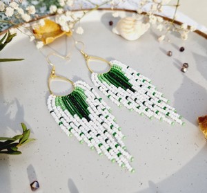 Pendientes Hechos a Mano con Cuentas de Semillas, Pendientes con Flecos, Blancos y Verdes - Product Image 3