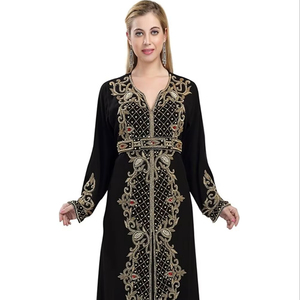 Kaftan blanc uni grande taille pour femmes musulmanes, robe islamique élégante et décontractée, longueur ras du sol, ornée de perles à la main, idéale pour l'Aïd. - Product Image 1
