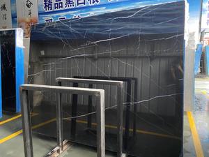 Sol en marbre naturel noir, dalle de grande taille, poli, blanc cristal, moderne, avec design graphique, taille personnalisée - Product Image 2