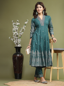 Nouveauté 2024 : Ensemble Kurta et Pantalon Palazzo pour Femme, Design de Haute Qualité, Bleu, Col en V, Coupe Trapèze, Brodé de Paillettes, en Viscose et Rayonne - Product Image 5