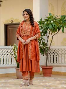 Ensemble Kurti Anarkali brodé orange élégant avec dupatta assorti - Product Image 3