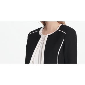 Giacca Varsity da Donna Calvin Klein con Bordi a Contrasto, Colore Antracite, Taglia 12, Abbigliamento Autunnale, Logo Personalizzabile, Corta in Pelle di Pecora Lavorata a Maglia - Product Image 2