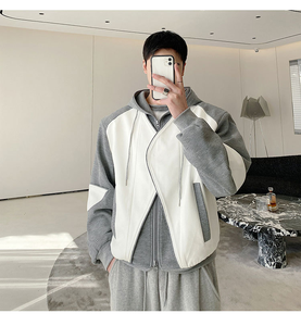 Sudadera con Capucha para Hombre, Estampada en Serigrafía, Colores Personalizados Minimalistas, Corte Regular, Sudadera de Invierno de Algodón Orgánico - Product Image 3