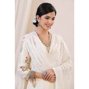 Kurta de Seda Habutai con Bordado en Línea A de Nazakat Kafiya - Product Image 1