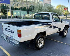 Auto Usado de Calidad a Precio Accesible, Toyota Pickup 1988, Volante a la Izquierda - Product Image 1