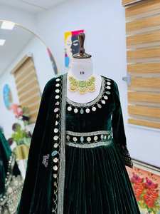 भारी कढ़ाई अनुक्रम के साथ महिलाओं की पारंपरिक अराजकली शैली का गाउन काम करता है नई ट्रेंडी मखमली पार्टी - Product Image 4