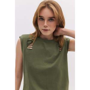 Camiseta Casual sin Mangas con Detalle Desgarrado 100% Algodón - Product Image 1