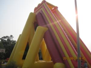 Toboggan aquatique géant gonflable en PVC de 50 mètres pour enfants, amusement aquatique estival en plein air pour centres commerciaux, usage commercial et hôtelier - Product Image 3