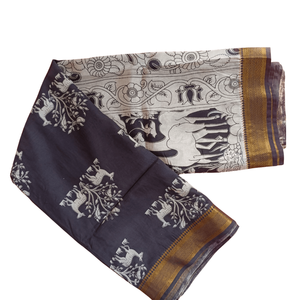 Sari de algodón Midnight Noir Kalamkari pintado a mano, con influencia india y pakistaní, de georgette, tela de red pesada, suave y cómoda para uso diario. - Product Image 3
