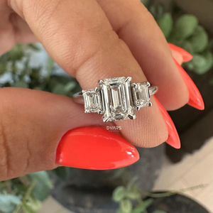 Bague de fiançailles en diamant de laboratoire de taille émeraude de luxe cadeau de mariage de mariée de créateur de bijoux fins pour les femmes - Product Image 1