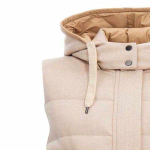 Chaleco acolchado moderno y cálido con cuello levantado para hombre, ropa informal ligera con logotipo frontal, cómodo en Pakistán - Product Image 5