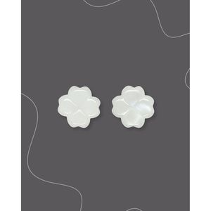 Cuentas de Trébol de Cuatro Hojas en Madreperla Blanca - Product Image 1