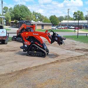 รถตักล้อยางขนาดเล็กคุณภาพสูง Kubota SCL1000 พร้อมจำหน่าย มีสินค้าในสต็อก พร้อมตัวเครื่องแบบตีนตะขาบและส่วนประกอบหลักของปั๊ม - Product Image 2