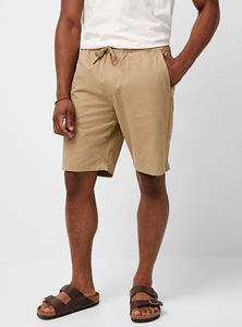 Pantalones cortos deportivos personalizados para hombre diseñados con tela de malla transpirable de secado rápido con un estilo informal y cierre de cordón - Product Image 5