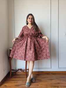 Fait sur mesure écologique lâche naturel été Chic coton imprimé court caftan-v-cou robe avec cravate à la taille réglable - Product Image 4