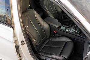 2018 B-M-W-330-i x-D-r-i-v-e S-p-o-r-t-s W-a-g-o-n - Product Image 4