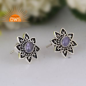 Pendientes de Plata de Ley Oxidada Hechos a Mano con Tanzanita Natural y Diseño Floral, Fabricante de Joyería Personalizada - Product Image 3