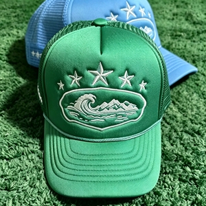Gorra Trucker de Malla con Letras Bordadas, Estilo Streetwear, Ajustable con Cierre a Presión, Venta al por Mayor para Hombre y Mujer - Product Image 6