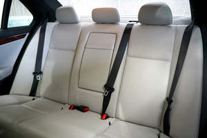 Mercedes-Benz C 300 Sport 4MATIC 2010 / Disponible à la vente avec faible kilométrage, moteur essence, véhicule bien entretenu, sans accidents - Product Image 6