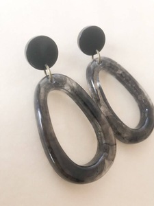 Boucles d'oreilles en résine brodée, bijoux de mode en acier inoxydable faits à la main pour femmes et filles, look classique de mariage, haute qualité - Product Image 4