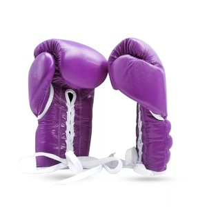 Gants de boxe de haute qualité, entièrement personnalisables, avec logo imprimé, poignet lacé en cuir, coupe classique, en vente - Product Image 1