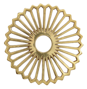 แผ่นรองจานโลหะทำจากทองเหลืองทรงกลมทำด้วยมือตัดเป็นลวดลายบนโต๊ะในครัวและรับประทานอาหารสไตล์อินเดีย - Product Image 1