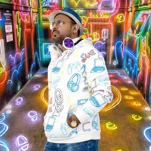 Pull à capuche personnalisé pour les garçons et les filles Gamming Coupe unisexe avec options de conception personnelles Élégant, durable et confortable - Product Image 2