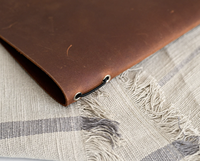 DIVRIS DRL-111 Porte-menu en cuir PU marron avec cordon de fermeture pour restaurants, hôtels, taille personnalisable, capacité multi-pages