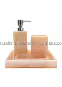 Juego de baño de resina de 4 piezas elegante más vendido 100% accesorios modernos hechos a mano para un espacio elegante al mejor precio de la India - Product Image 2