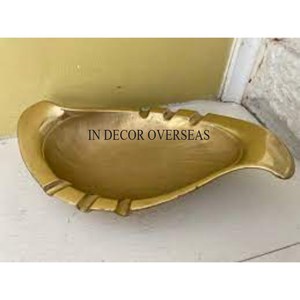 Cendrier de créateur élégant plaqué or de haute qualité en métal robuste avec des fournitures d'accessoires pour fumeurs de détails complexes - Product Image 1