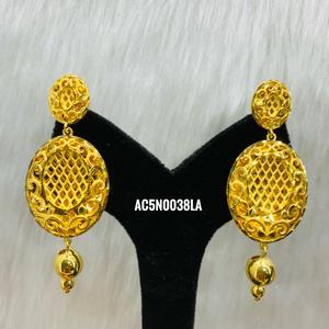 Nouveautés Parure de bijoux en laiton plaqué or 18 carats Joli collier et boucles d'oreilles tendance pour femmes Styles tendance - Product Image 2