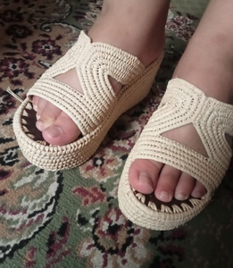 Vente en gros, sandales en raphia naturel, mules en raphia, pantoufles sandales en raphia pour femmes raphia confortable fait à la main - Product Image 1