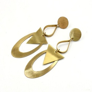 Boucles d'oreilles de tous les jours en laiton artisanal exquis pour dames et filles - Product Image 1