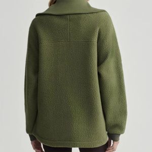 Chaqueta verde oliva con cremallera Sherpa para mujer de alta calidad perfecta para el uso diario y el clima frío - Product Image 6