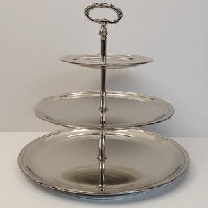 Soporte para Tartas de metal con acabado plateado con tapa circular martillada, perfecto para bodas, celebraciones y elegantes casas modernas - Product Image 5