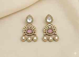 Ensemble de boucles d'oreilles à clous en mehendi antique, design ethnique traditionnel, idéal pour les femmes pour les festivals, les mariages et les événements culturels - Product Image 4