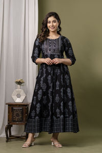 Vestido de Rayón de Primera Calidad con Dupatta, Bordado de Lentejuelas, Impreso a Mano para Fabricante Indio - Product Image 3