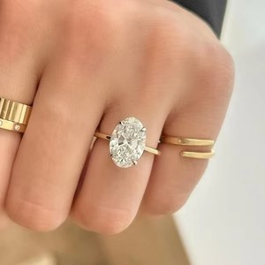 Elegante Anillo de Compromiso de Oro Amarillo de 14K con Diamante Ovalado de 2.50CT Cultivado en Laboratorio, Joyería de Lujo para Bodas - Product Image 2