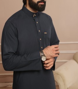 Vente en gros de vêtements arabes islamiques musulmans de haute qualité Thobe pour hommes saoudiens Jubba disponible à la vente - Product Image 4