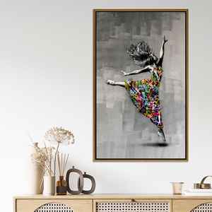 Póster en Lienzo de Bailarina de Graffiti: Impresión Vibrante de Arte Callejero, Lienzo con Marco Dorado - Product Image 1