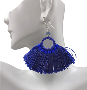 Boucles d'oreilles pendantes à franges en fil soyeux de qualité supérieure. Boucles d'oreilles bohèmes à franges - Or - Longues - Product Image 2