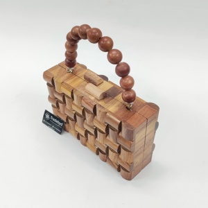 Pochette en bois élégante pour accessoires de mariée Look de mariage élégant par Tradebyd - Product Image 5