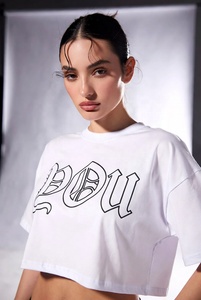 เสื้อยืดตัดสั้นชิคสำหรับผู้หญิงสไตล์สตรีทลำลองฤดูร้อนน้ำหนักเบาใส่สบาย - Product Image 4