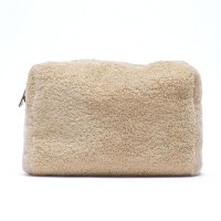 Sac de poche personnalisé fait à la main en fourrure moelleuse de haute qualité pour les femmes pour une utilisation de voyage préférable pour transporter des brosses et des accessoires