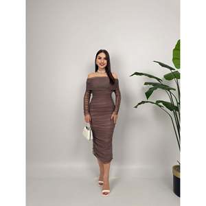 Robe mi-longue en tulle rouge sans bretelles et froncée à manches longues pour femme missJANELL - Élégante tenue de soirée et de club en polyester - Product Image 1